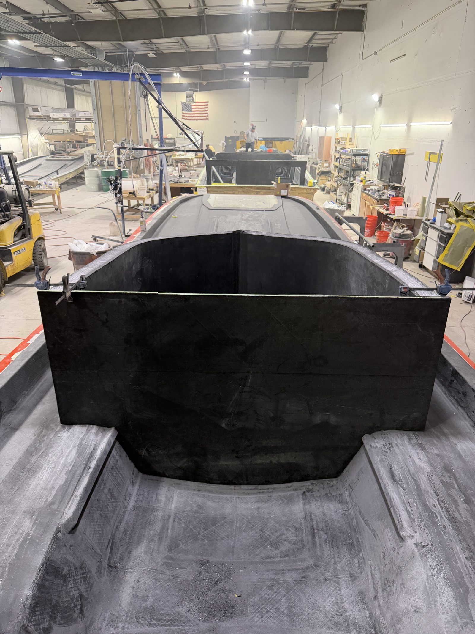 Carbon fiber bulkhead and transom structure of the 428 R