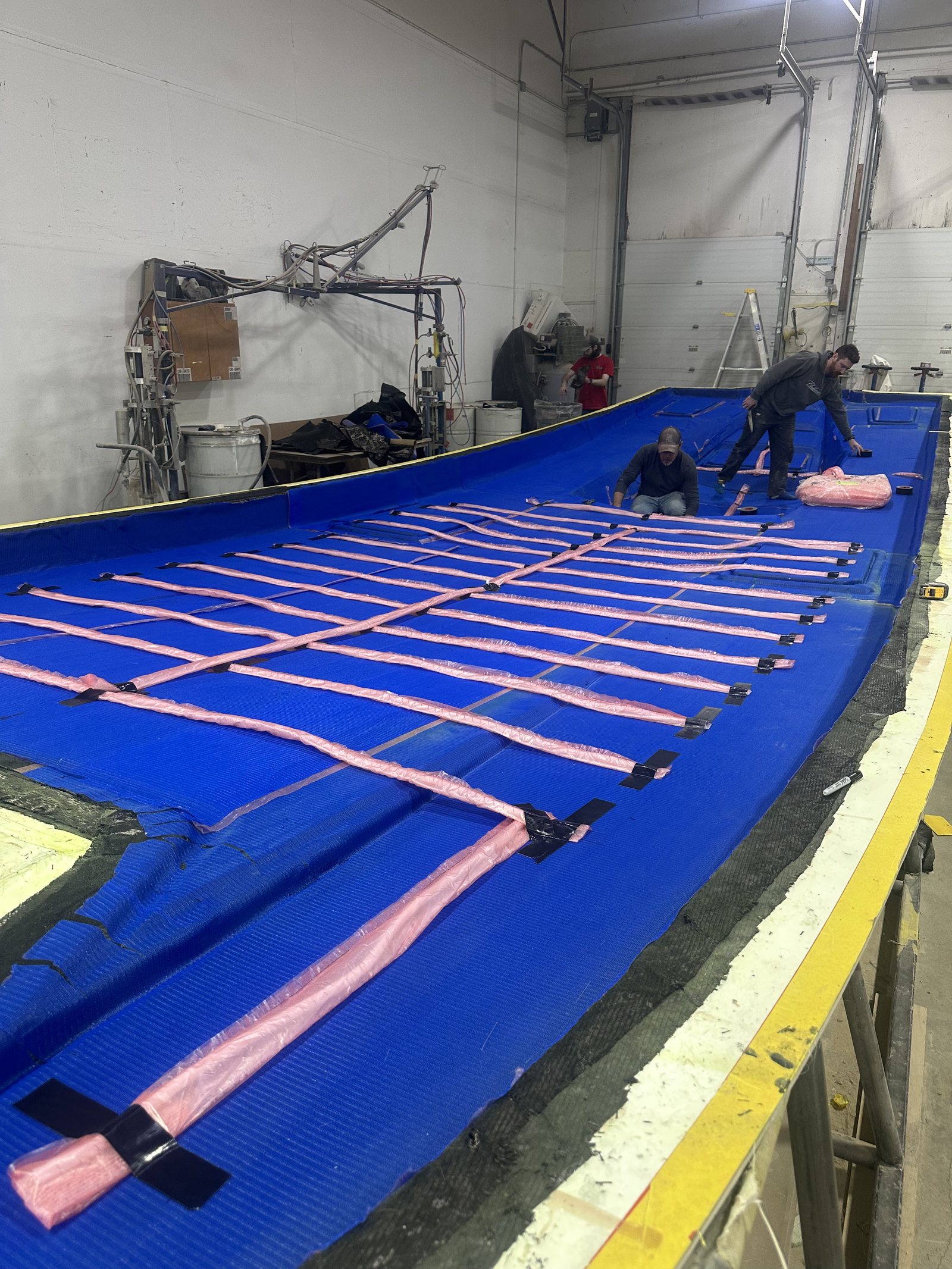 Heated mold prepared for the 428 R lamination
