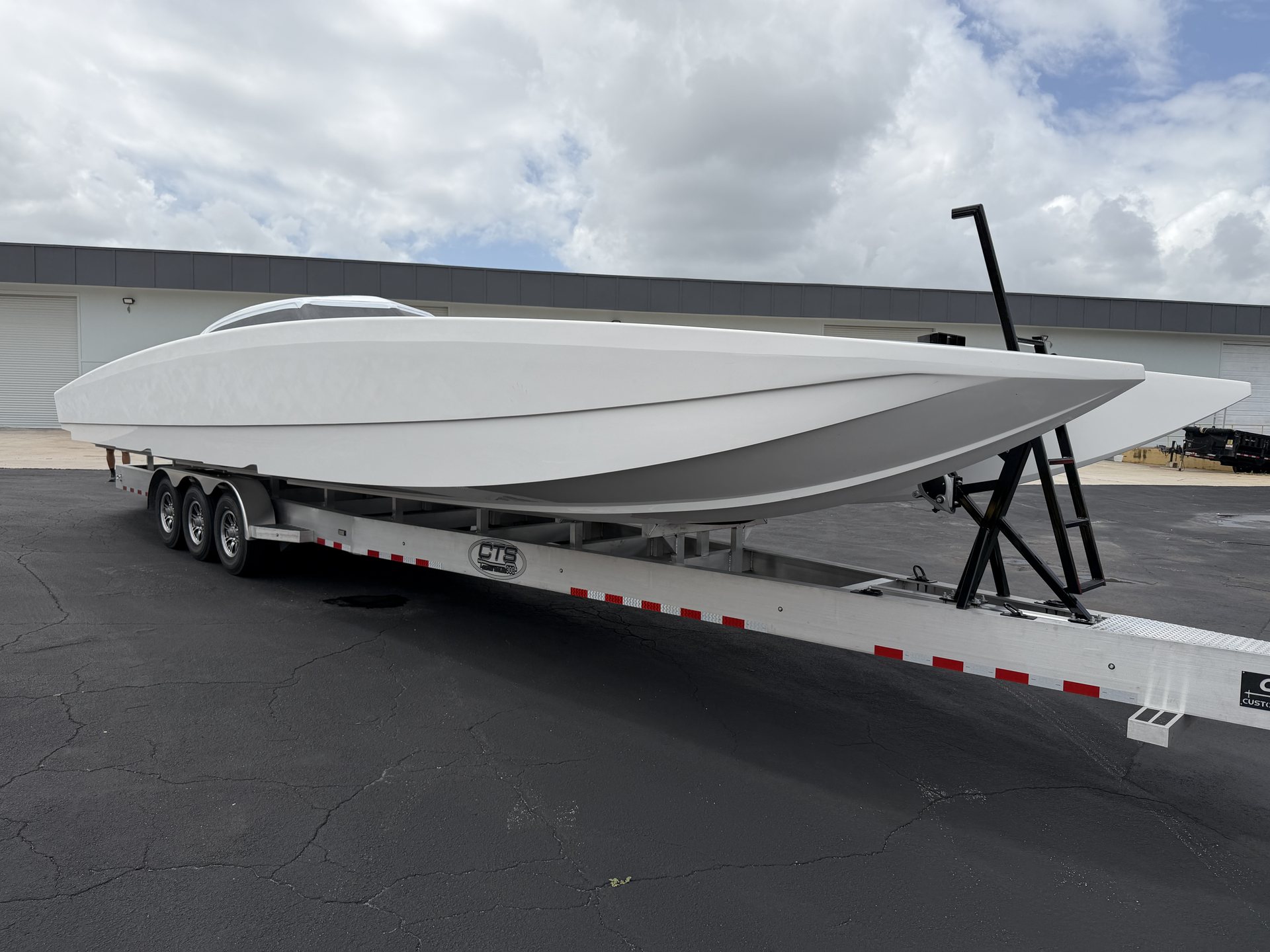 The canopied Platinum 428 R in primer on its trailer
