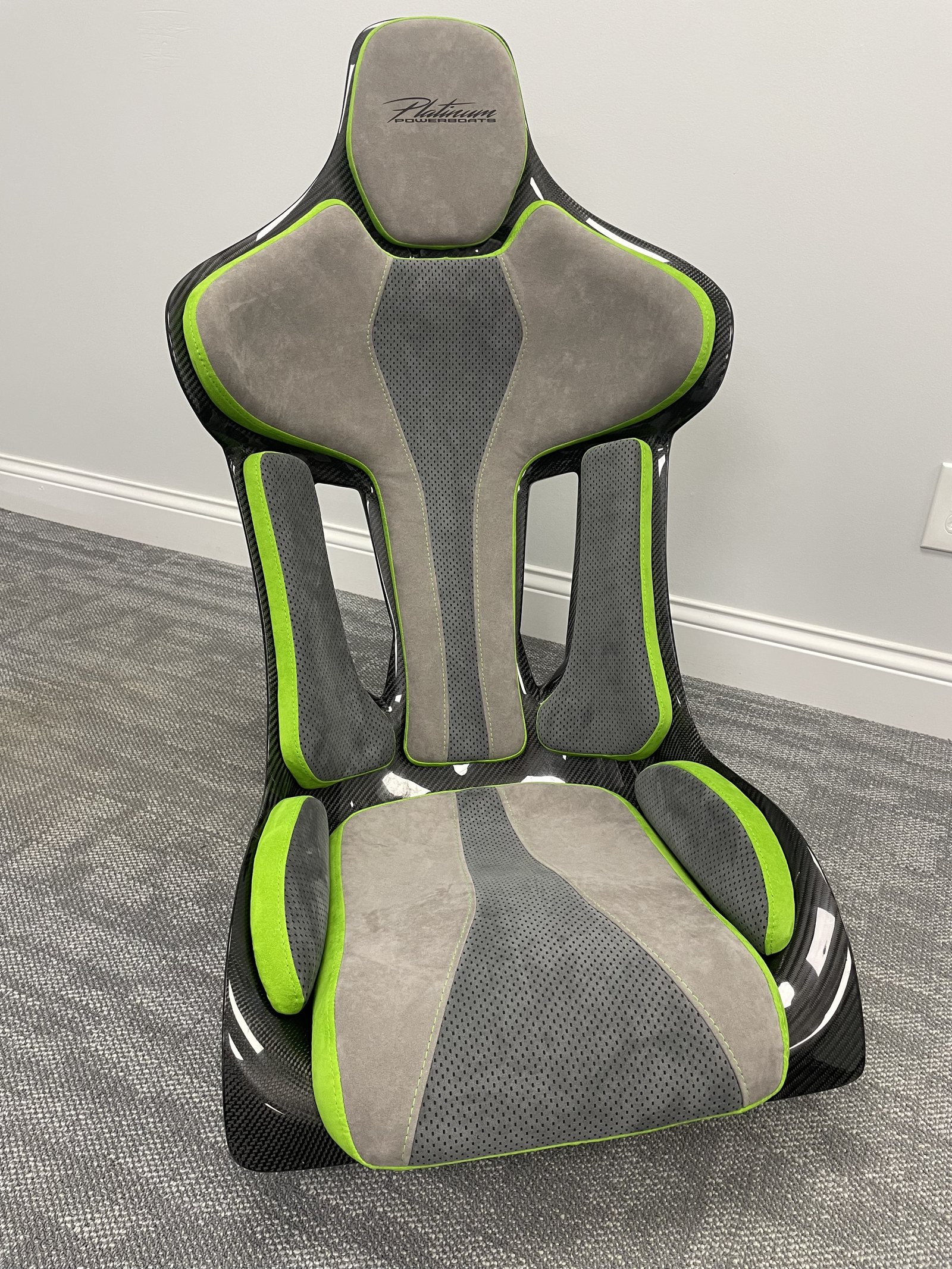 Platinum suspension seat in gray suede with lime piping